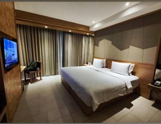 The Rinra Hotel Makassar - - 1