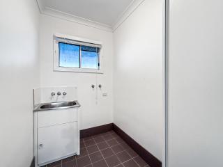 Spacious 3-Bedroom Home with Private Pool & BBQ - 7