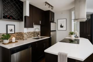 Urban 2 Bedroom Oasis Near Yaletown-Roundhouse SkyTrain - Vancouver - 2