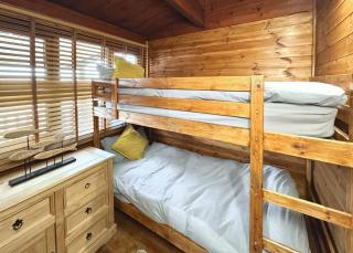 Bosworth Lakeside Lodges - - 1