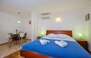 Awesome Apartment In Cres With Wifi - Cres - 2