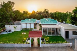 StayVista at Villa Exuberance with Bonfire, Pool - - 3