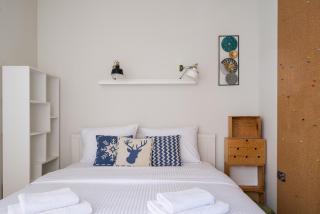 Old Town Bright Apartment by BookingHost - Warsaw - 3
