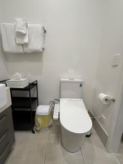 Modern Holiday Home Prime Birtinya Location Near Hospitals and Beaches - Kawana Waters - 4