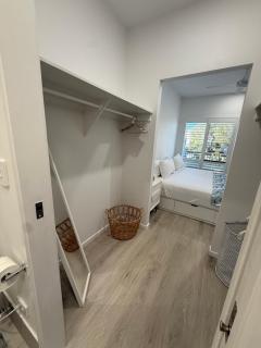 Modern Holiday Home Prime Birtinya Location Near Hospitals and Beaches - Kawana Waters - 3