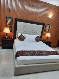 Royal Motel Executive - 1