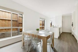 Cozy Family Home in Darley w Everything You Need - - 7