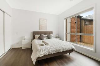 Cozy Family Home in Darley w Everything You Need - - 4