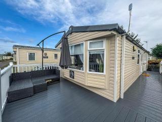 D Area, 2 Bed, 6 Berth Caravan With Decking And Unlimited Wi-Fi, Opal Rated 36046D - Southminster - 1