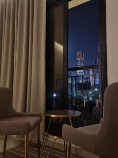 LP131 Livedin 1BR Elegant Apartment in Al Aqiq - 3