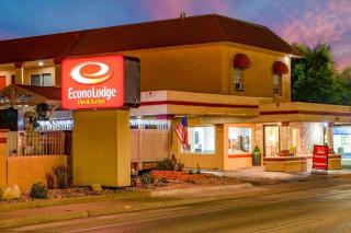 Econo Lodge Inn & Suites - 4