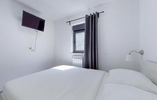 Gorgeous Apartment In Drenje With Wifi - 6