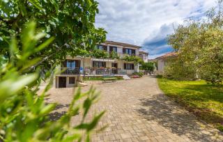 3 Bedroom Cozy Apartment In Malinska - Malinska - 3