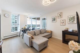 Vancouver Downtown City View 3BR Condo with Pool Gym Sauna Near Subway & Arena - Vancouver - 0