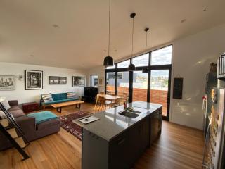 Stylish 3-bedroom Ponsonby apartment - 0