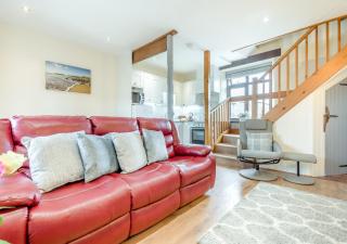 Moles Burrow - Poughill - 5