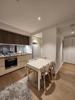 Stylish Apartment Quiet Stay Close to CBD - 5