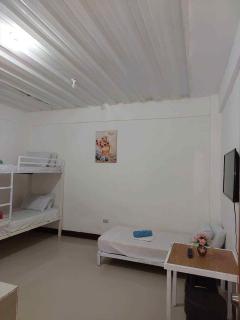 RedDoorz at Wyns Hotel - - 1