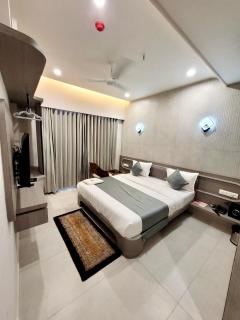 Hotel Golden Tower At Delhi Airport - New Delhi - 9
