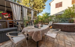 2 Bedroom Awesome Apartment In Zadar - 2