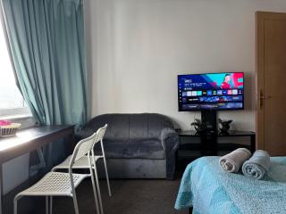 Double Room - Shared Bathroom, No Parking - Abu Dhabi - 2