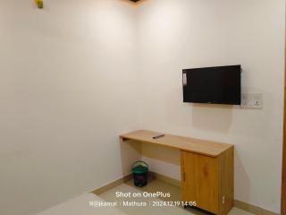 Shri Rajadhiraj Ashray- Nr Mathura Railway Station - Mathura - 8