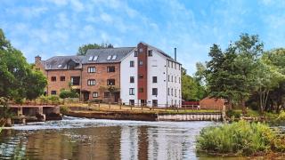 BRAND NEW River View Apartment - Fordingbridge - 2