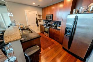 Luxury Skyrise Penthouse - 7