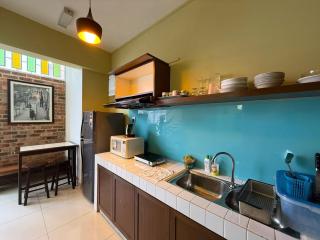 Duplex Seaview Comfort Stay in City By IZ - George Town - 4