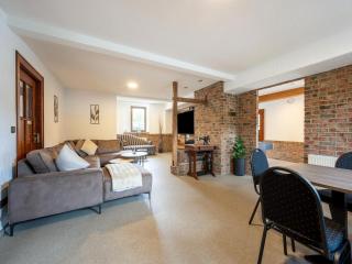 Big Holiday Home near Monschau in the Eifel Nationalpark with a terrace and bar - Schleiden - 7