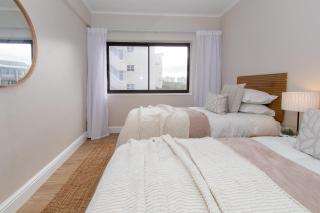 Beautiful 2 Bed at Baypoint Mouille Point - 2