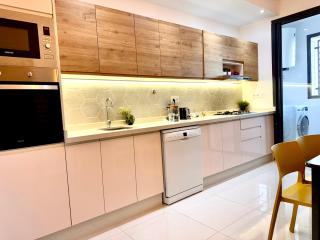 Sunny Kenitra apartment - balcony and workspace - 4