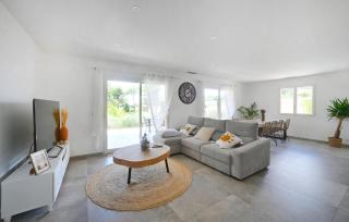 Awesome Home In Saint-Michel-D'euzet - Saint-Michel-d'Euzet - 8