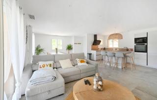 Awesome Home In Saint-Michel-D'euzet - Saint-Michel-d'Euzet - 7