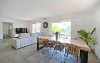 Awesome Home In Saint-Michel-D'euzet - Saint-Michel-d'Euzet - 6