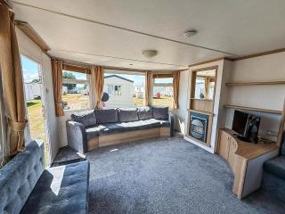 Homely Dog-Friendly Caravan At Valley Farm In Essex, Ref 46633V - Great Clacton - 4