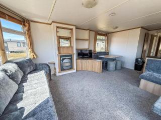 Homely Dog-Friendly Caravan At Valley Farm In Essex, Ref 46633V - 3