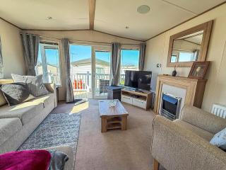 Modern 6 Berth Caravan With Front Decking At Manor Park, Hunstanton Ref 23015T - Hunstanton - 6