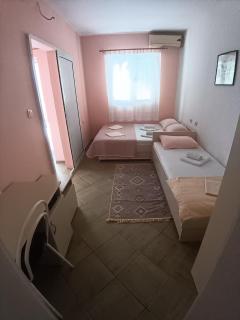 Pet Friendly Apartment Ground Floor - 3