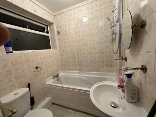 Luxury Ensuite 2nd Studio Flat With Great Views in Keedonwood Road With Fully Own Bathroom Newly Added And Private Kitchenette - Bromley - 7