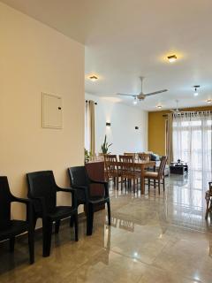 Lakeview Apartment with Modern Interior and Facilities - 9