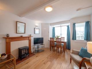 Dartmouth Apt With River Views & Parking Permit - Dartmouth - 5
