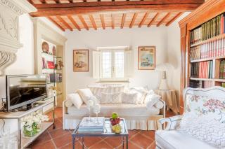 Tuscan Embrace - - 3