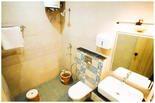 Hotel Amba-Sadar Palace In Varanasi Fully AC Room - 2