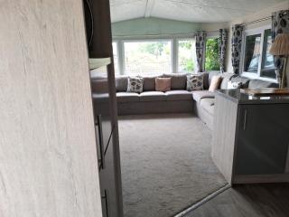 Hillside retreat - 2 bedrooms sleeps 5 - 6