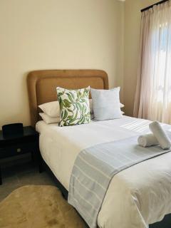 Stunning modern apartment in Waterfall Ridge - Midrand - 2