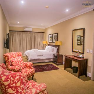 Superior Room facing Sea and Pool - 4