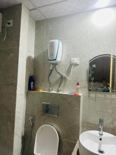 Stayhappyhomes - Grander Noida - 3