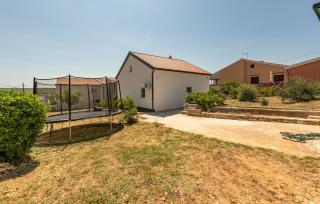 2 Bedroom Beautiful Home In Posedarje - 4