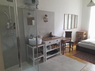 Newly Refurbished Self-contained Cosy Room - 7